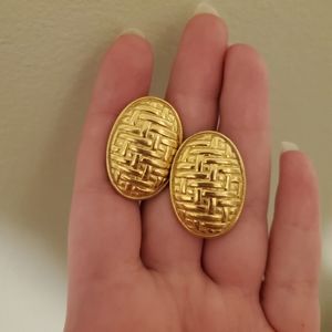 Vintage Signed Monet Basket Weave Pattern Gold Tone Clip On Earrings